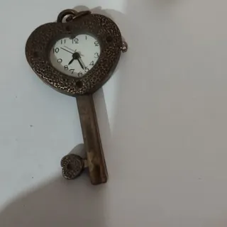 ساعت گردنی مدل کلید