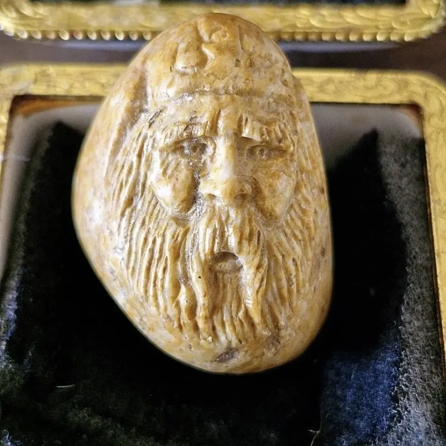 رخ درویش حکاکی سنگ