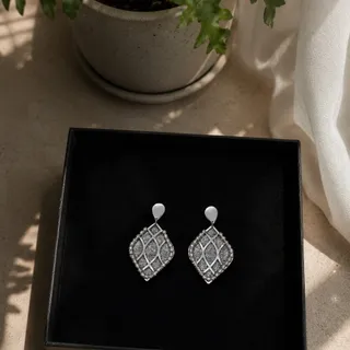گوشواره کار دست