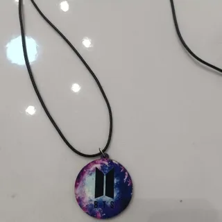 گردنبند طرح بی تی اس