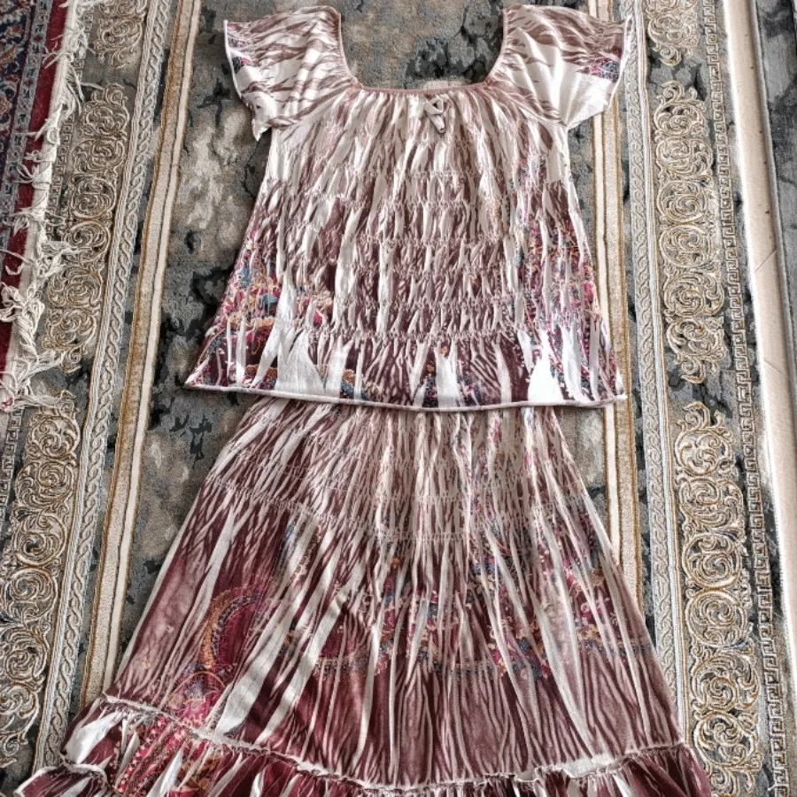 بلوز و دامن چین دار