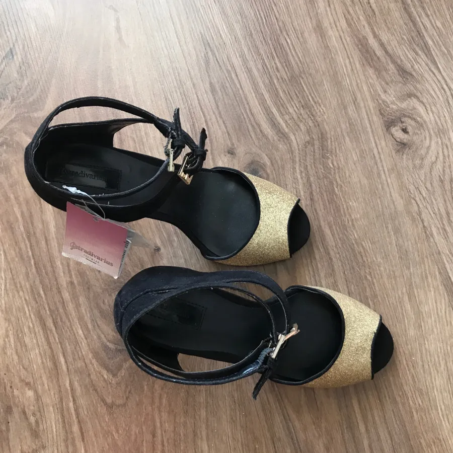 کفش Stradivarius
