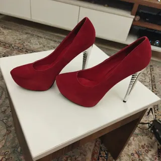 کفش مخمل قرمژ