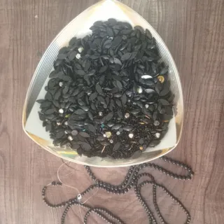 مروارید و سنگ
