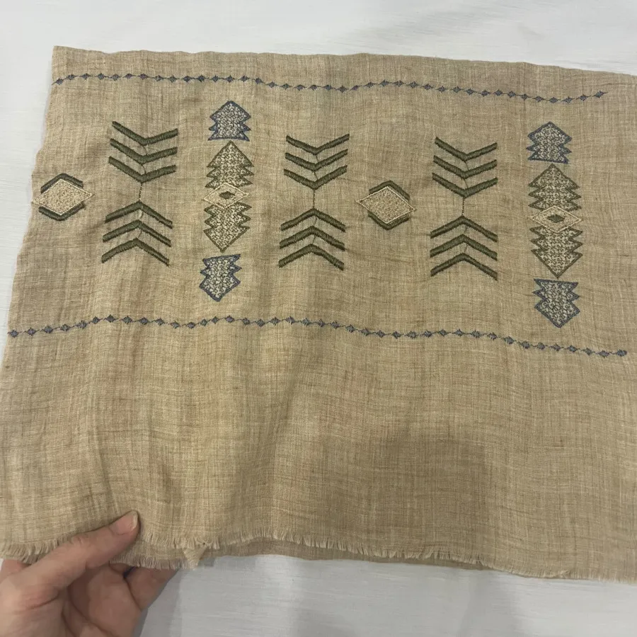 شال گلدوزیه نوولاشال