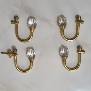 دو جفت گل‌ میخ پذیرایی