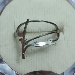 انگشتر خاص وپر از ایهام