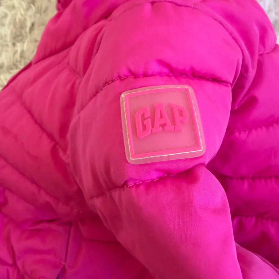 کاپشن برند GAP