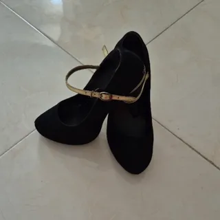 کفش پاشنه دار