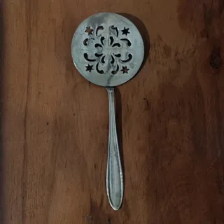 کفگیر مشبک ورشو آنتیک