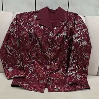 کت تک زرشکی با خط طوسی