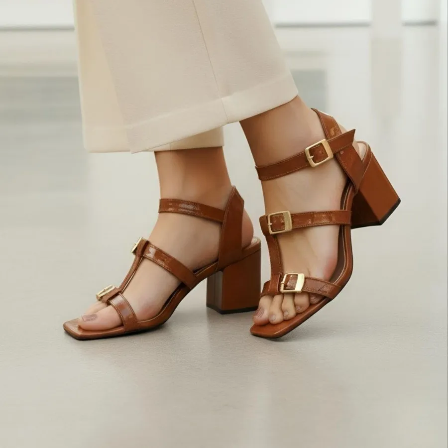 کفش پاشنه دار