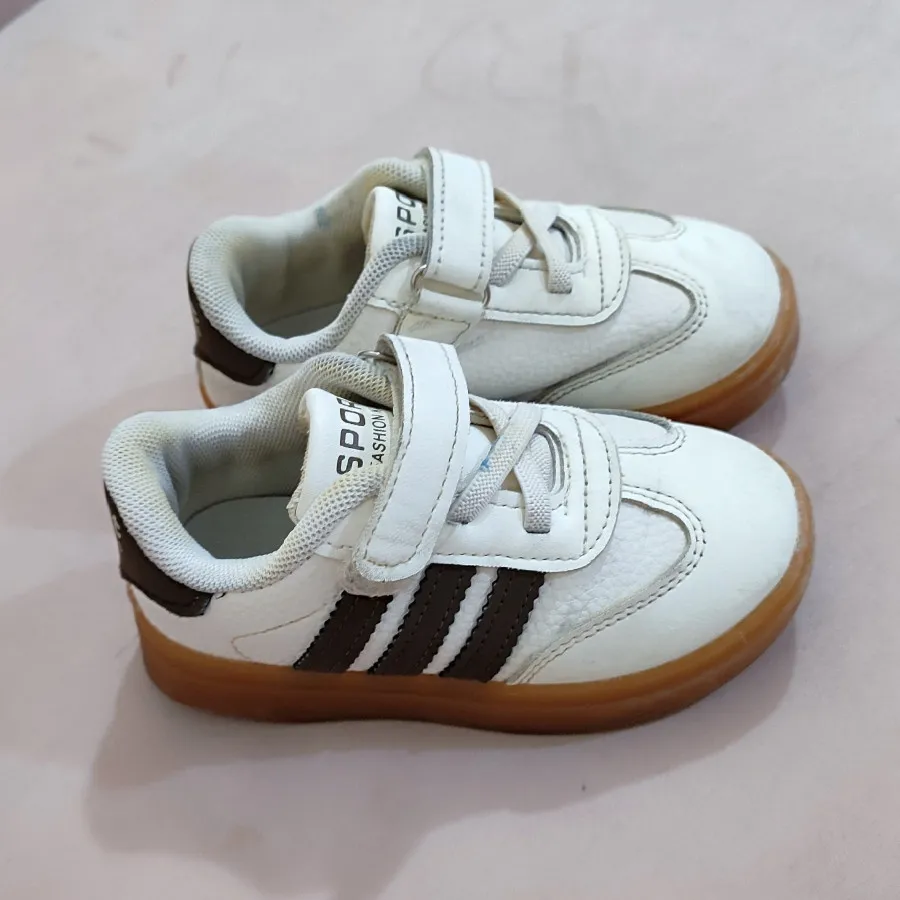 کفش adidas بچگانه