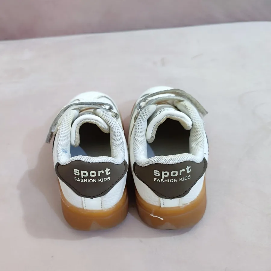 کفش adidas بچگانه