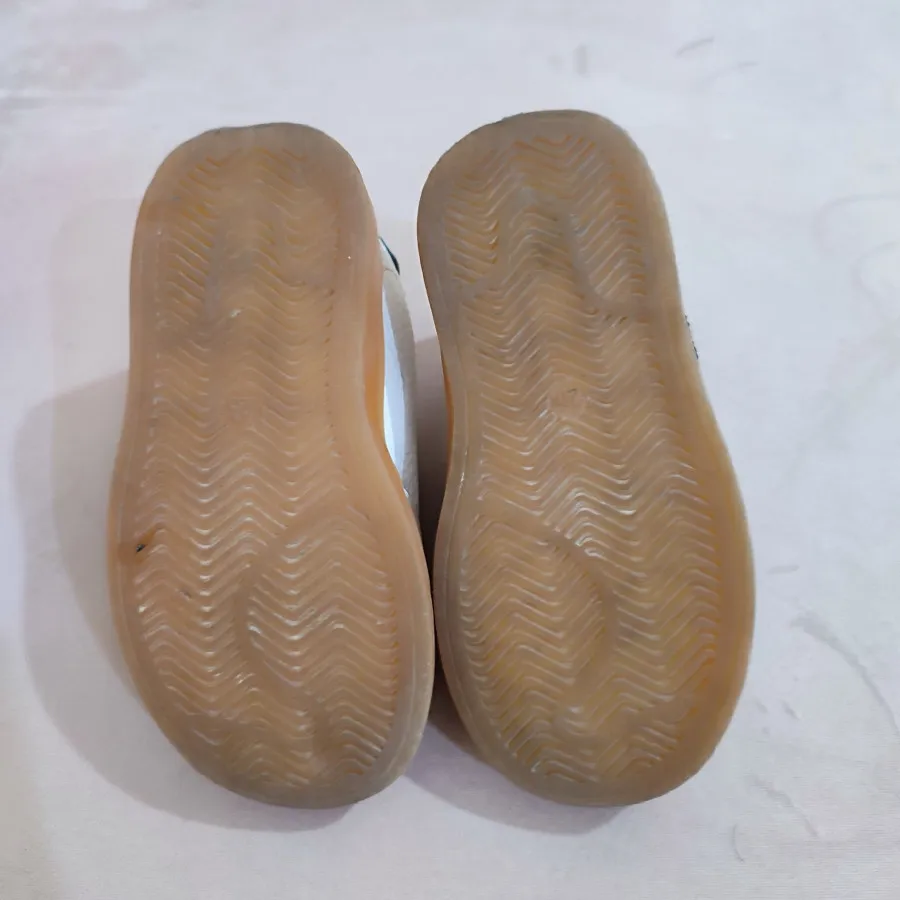 کفش adidas بچگانه