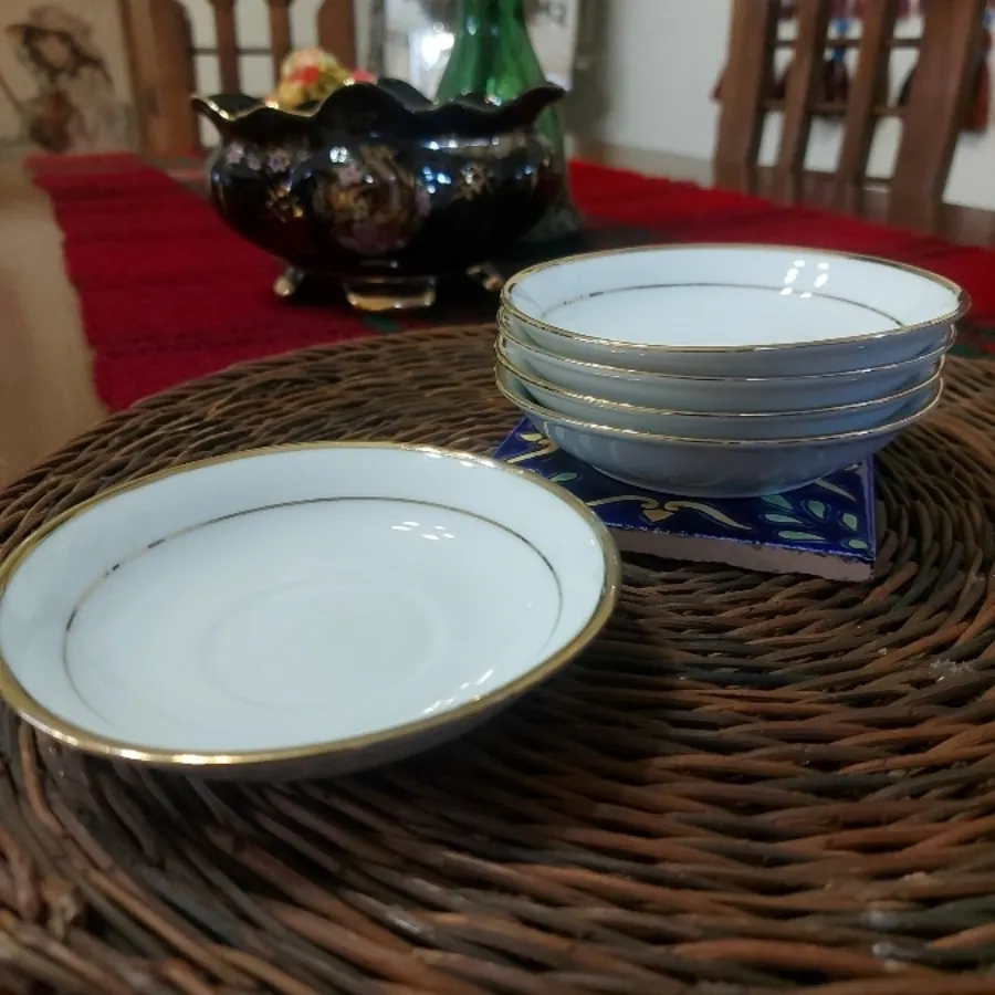 نعلبکی لب طلایی