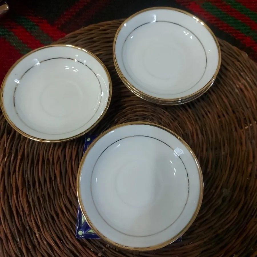 نعلبکی لب طلایی