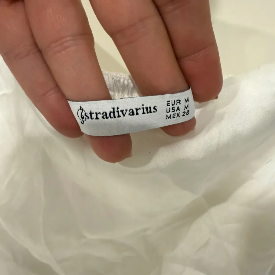تاپ ساتن سفید Stradivariu
