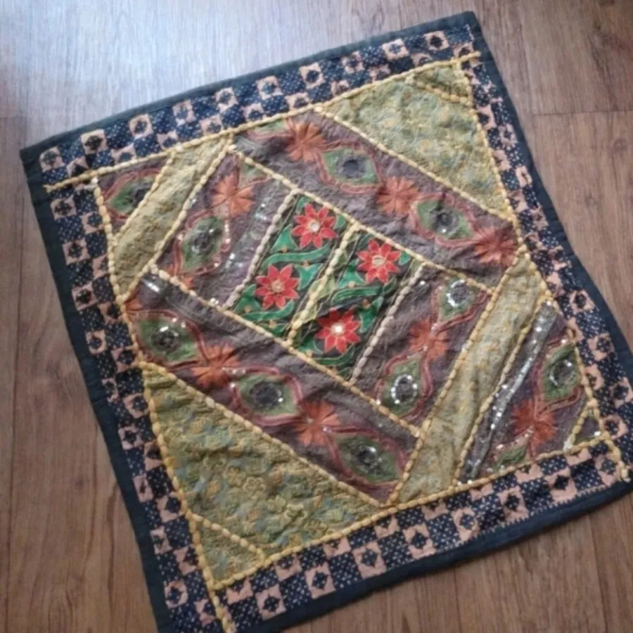 رومیزی سوزن دوزی
