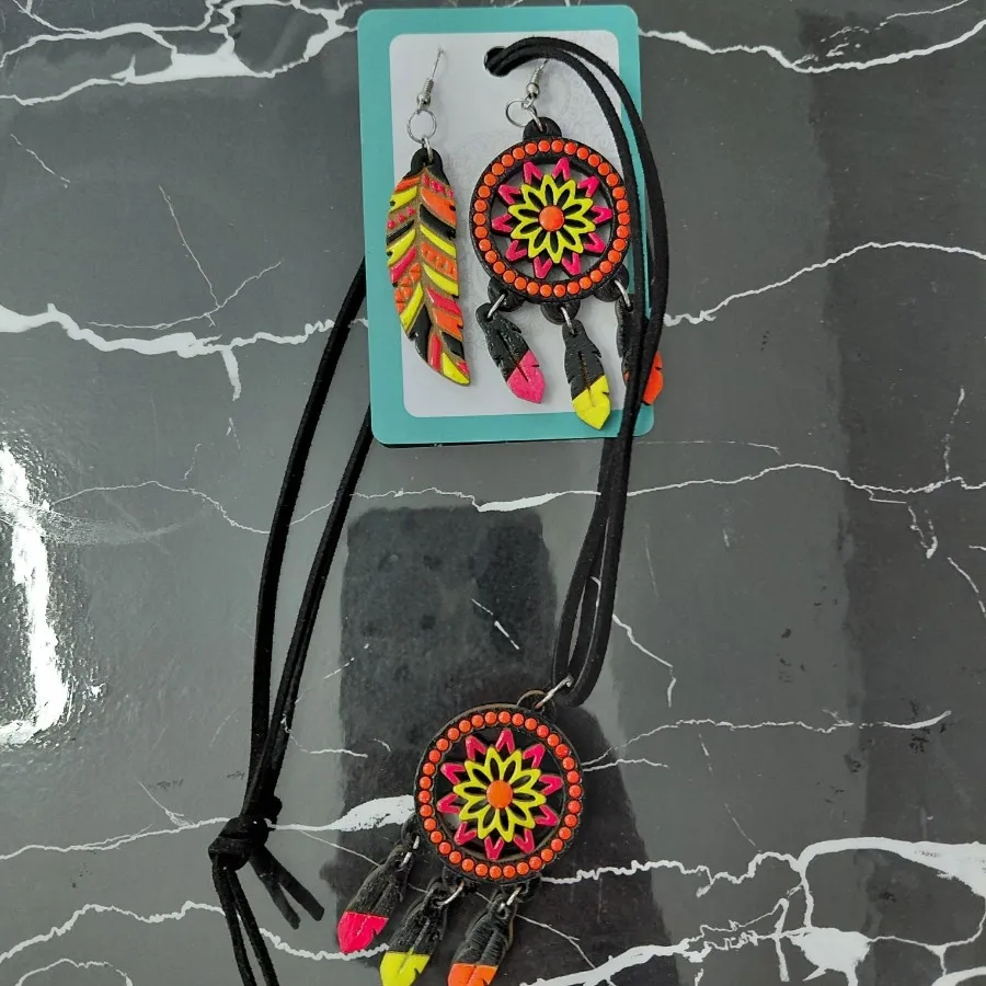 گردن بندوگوشواره چوبی نو