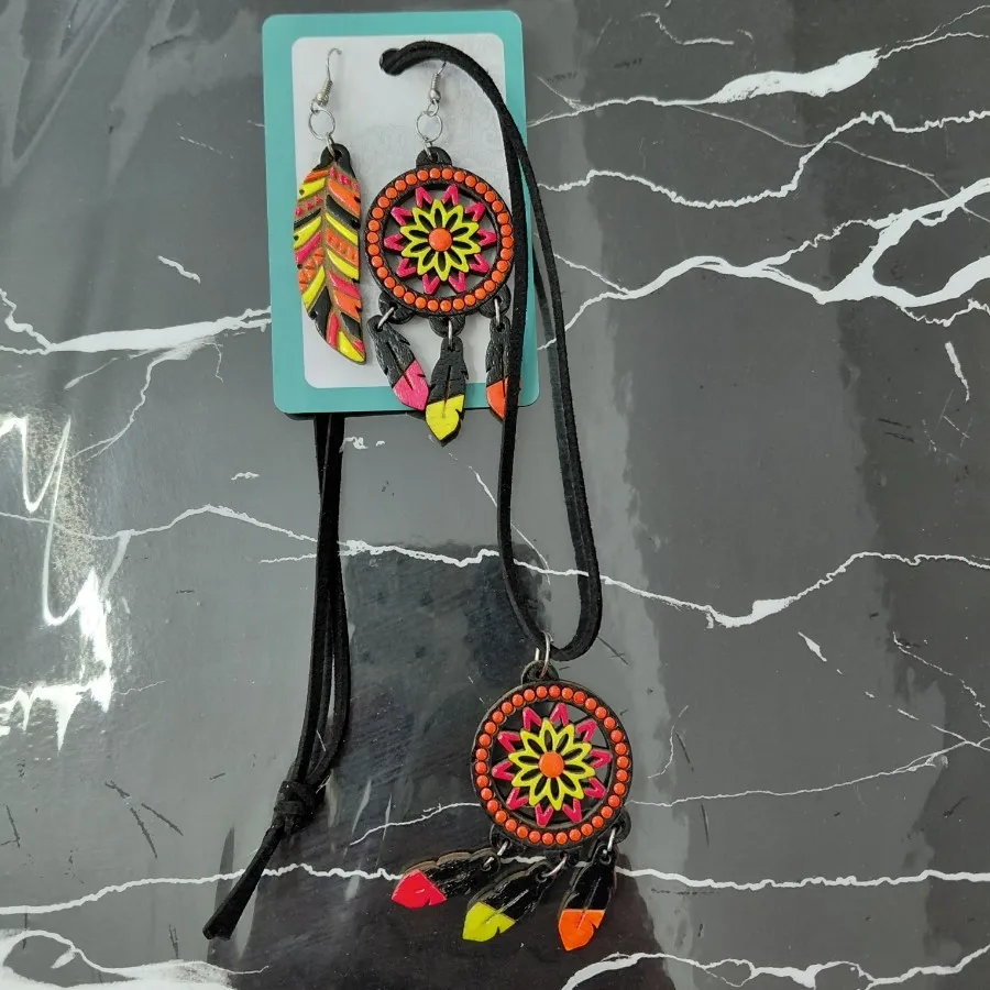 گردن بندوگوشواره چوبی نو
