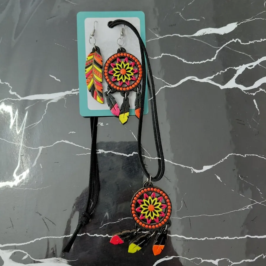 گردن بندوگوشواره چوبی نو