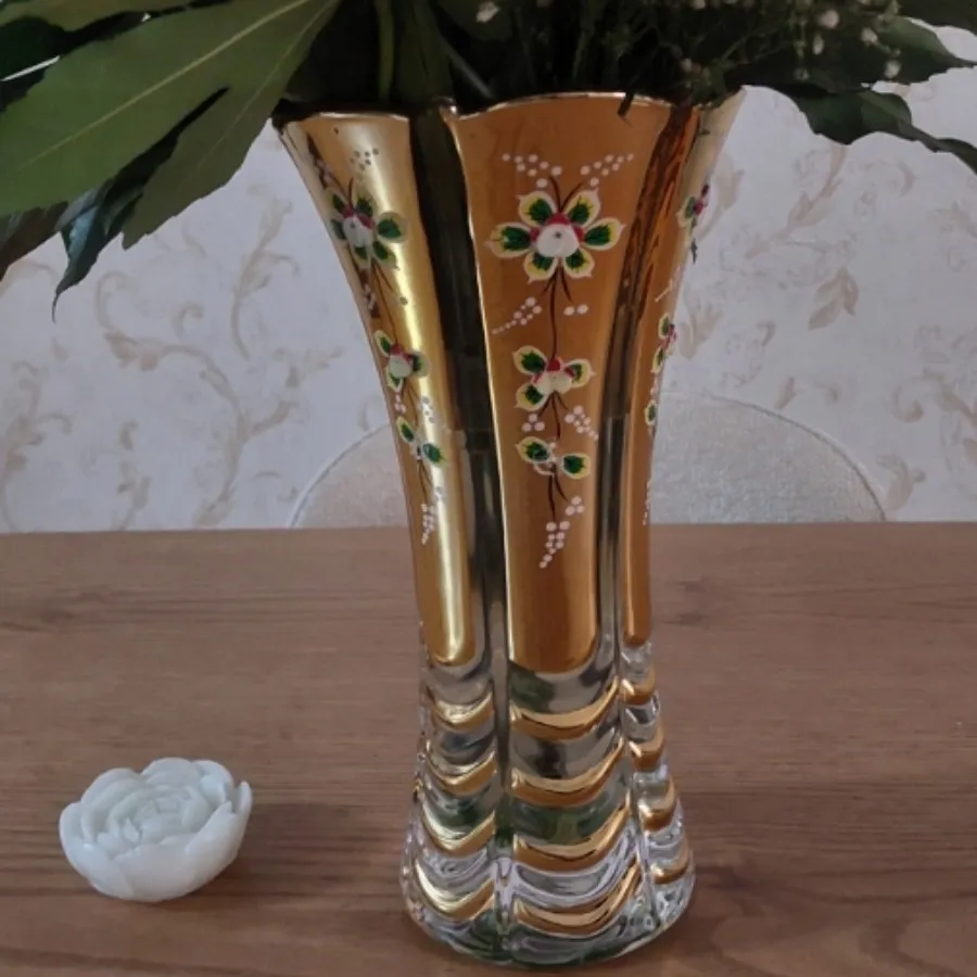 گلدان طلاکوب گلبرجسته