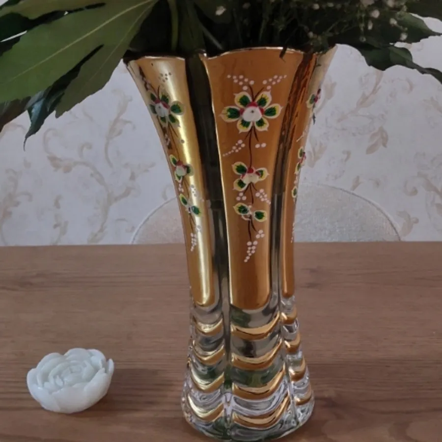 گلدان طلاکوب گلبرجسته