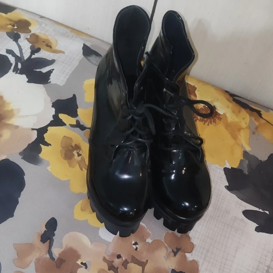 نیم بوت خارجی