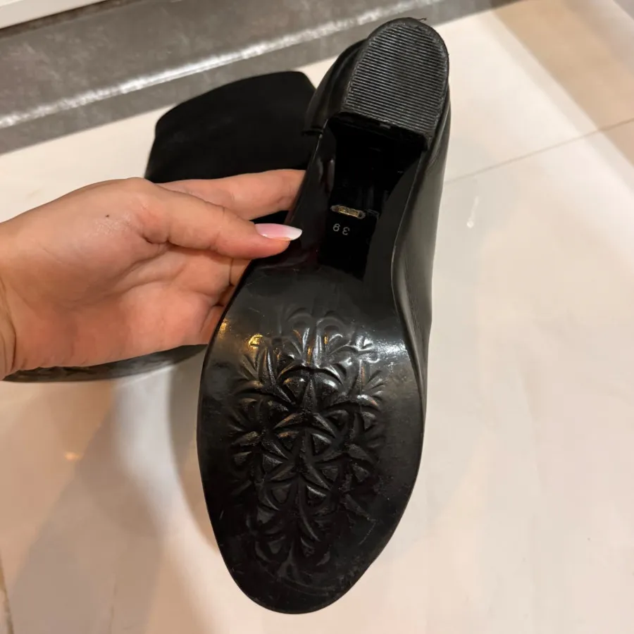 کفش پاشنه دار
