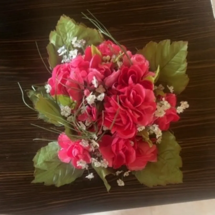 گل‌ و دسته گل مصنوعی