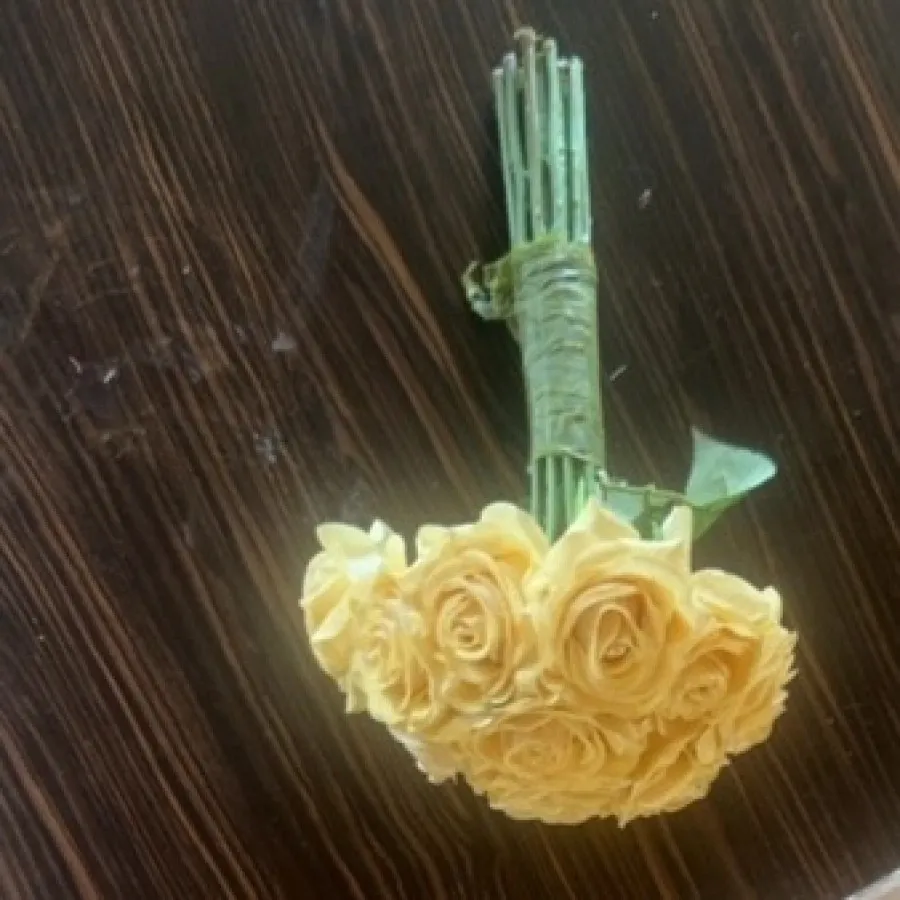 دسته گل رز زرد