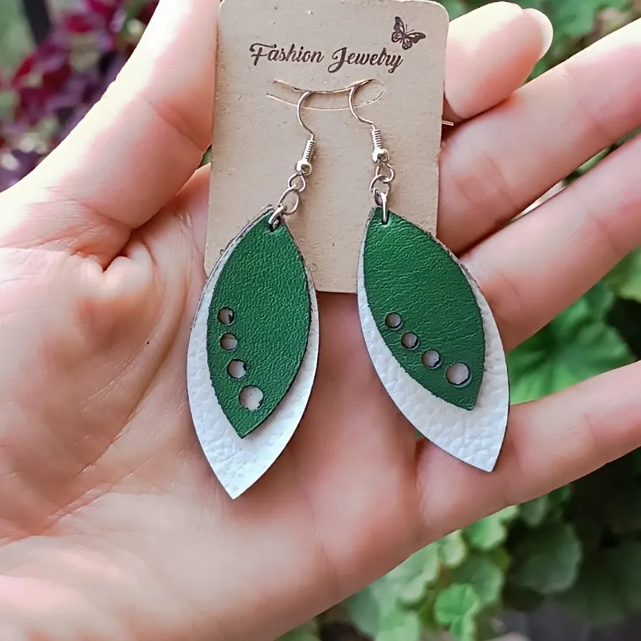 گوشواره برگ چرمی