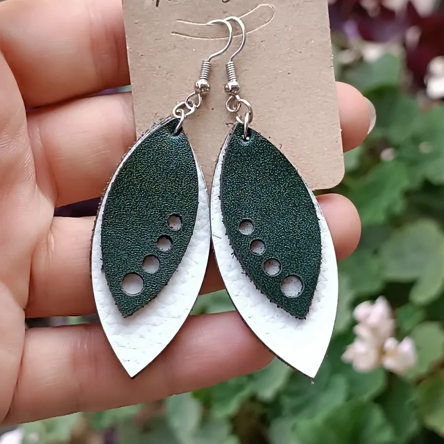 گوشواره برگ چرمی
