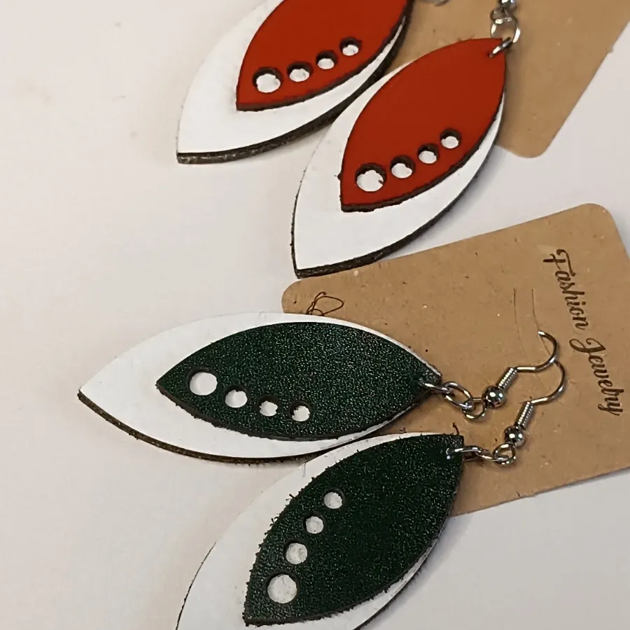 گوشواره برگ چرمی