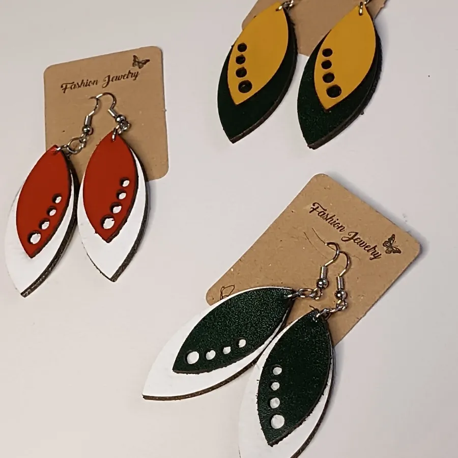 گوشواره برگ چرمی