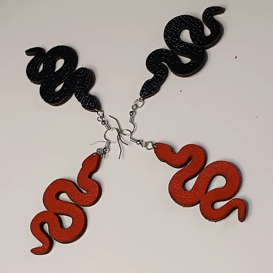 گوشواره مار چرمی