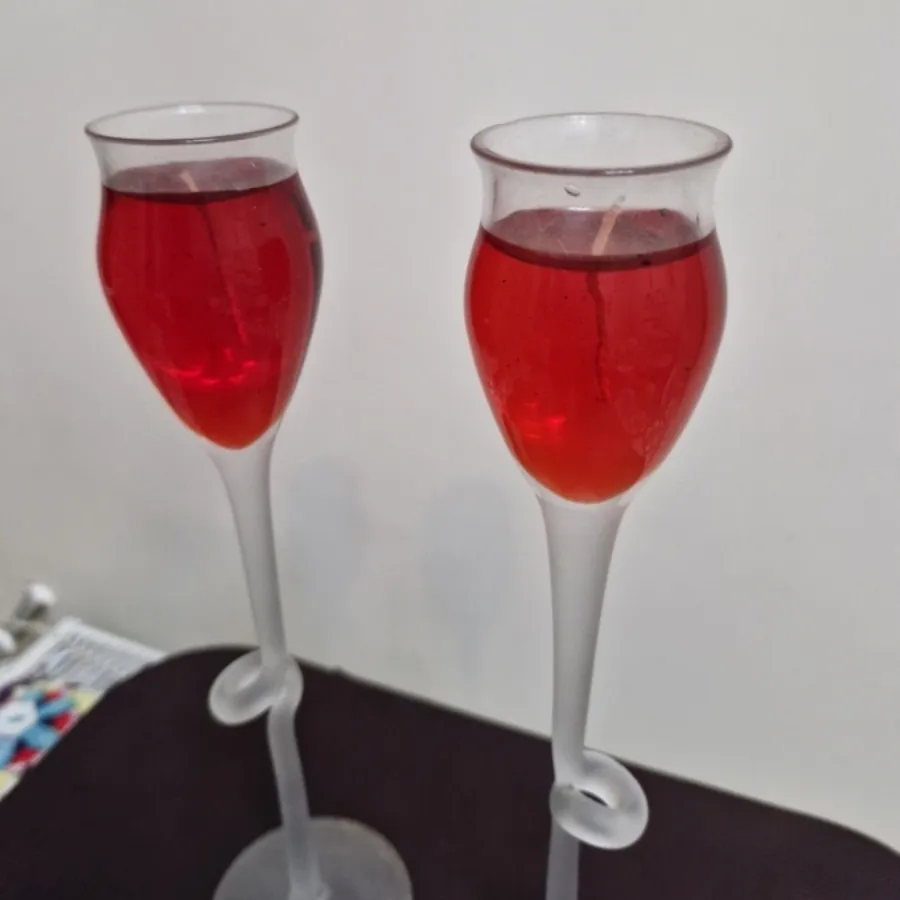 شمع قرمز شیشه ای