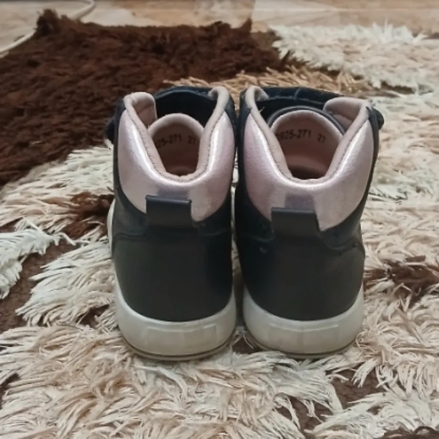 بوت بچگانه خارجی