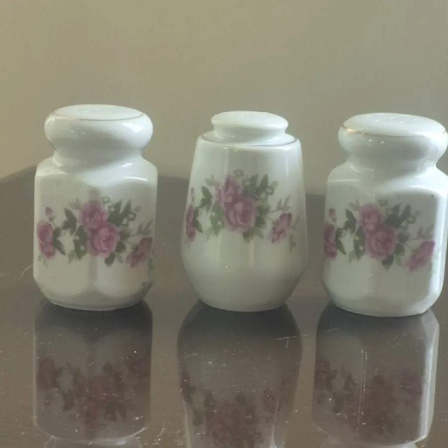 نمکدان گلسرخی مارک ژاپن