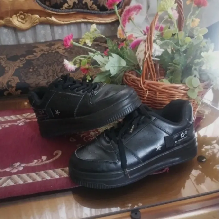 ونس مشکی