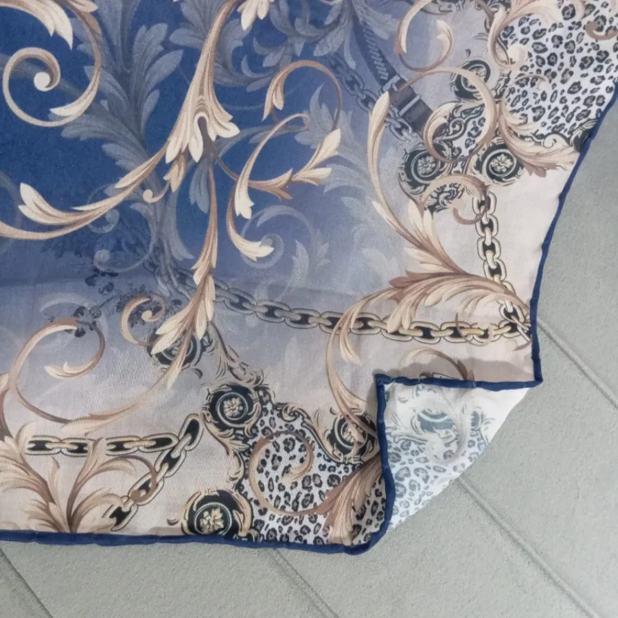 روسری دور دست دوز