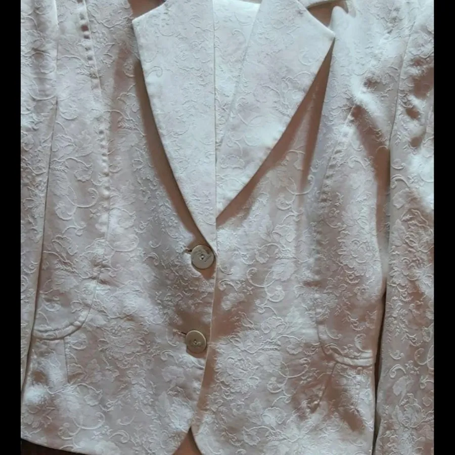 کت ودامن وشلوار