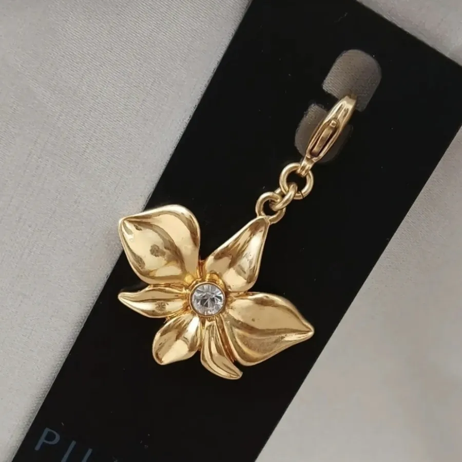 چارم یا پاندورای وارداتی