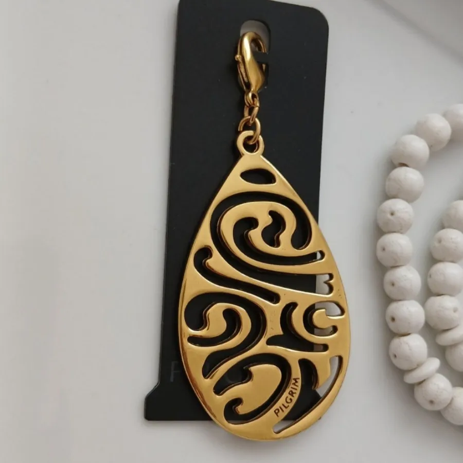 چارم یا آویز وارداتی