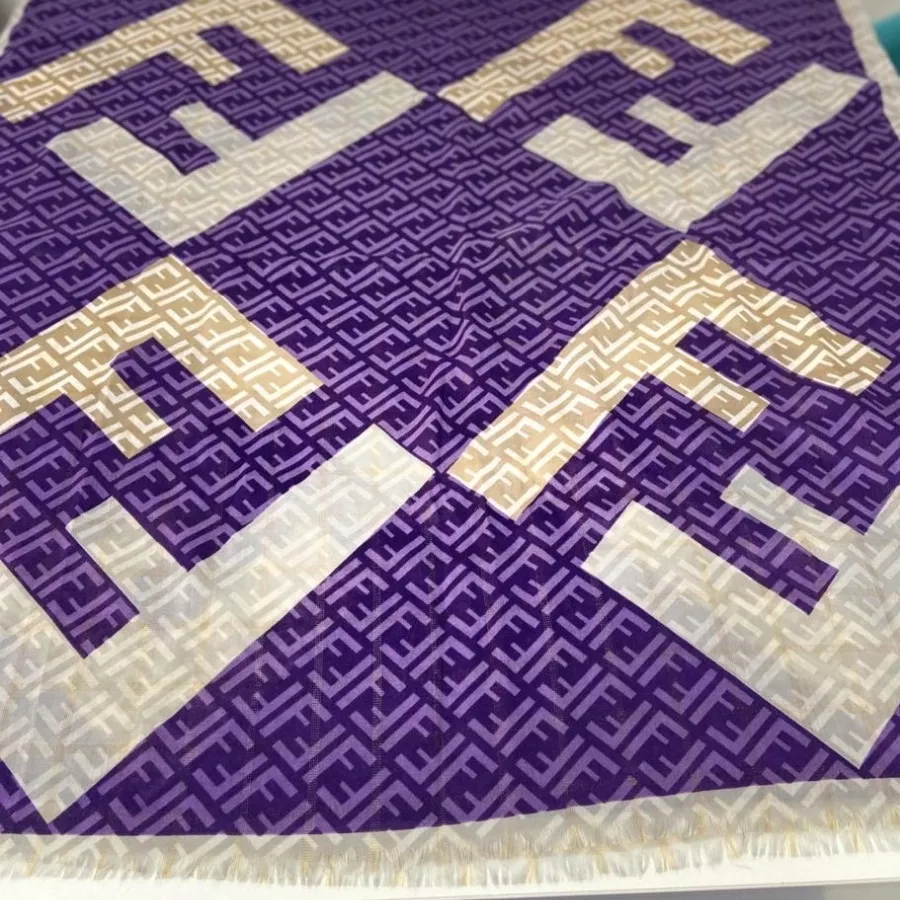 شال FENDI نو