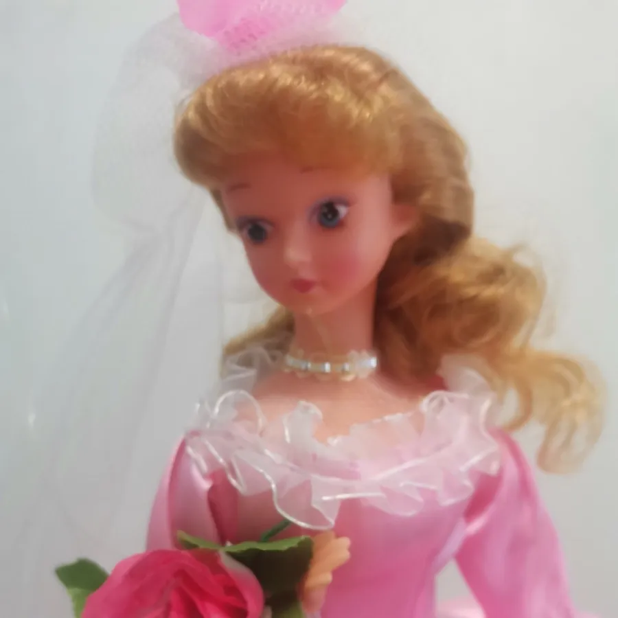 عروسک چرخشی عروس