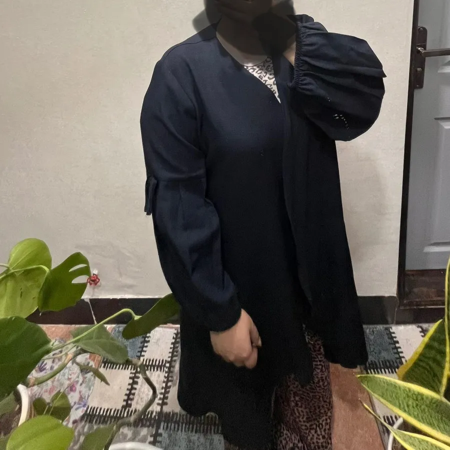 مانتو جلو باز