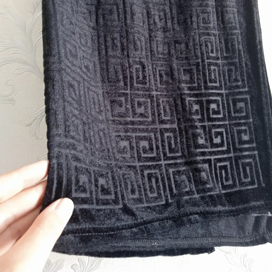 شال مشکی مخمل