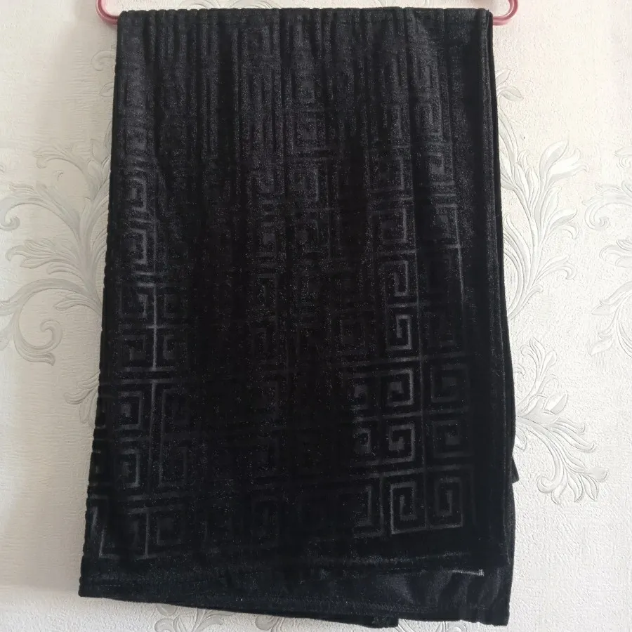 شال مشکی مخمل